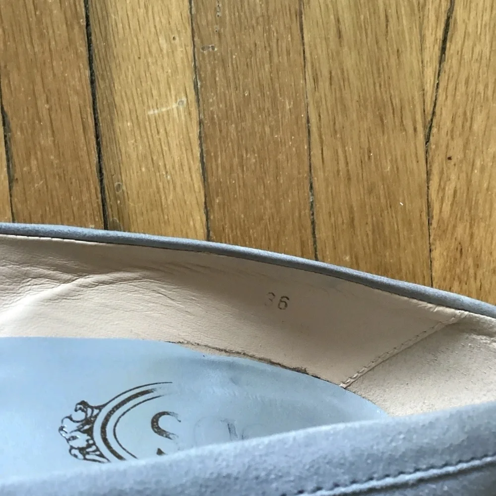 Luxe TOD'S Ladies Size 5.5/36 Solid Gray Suede Patent Leather Heels,Italy,MINT - Picture 6 of 6